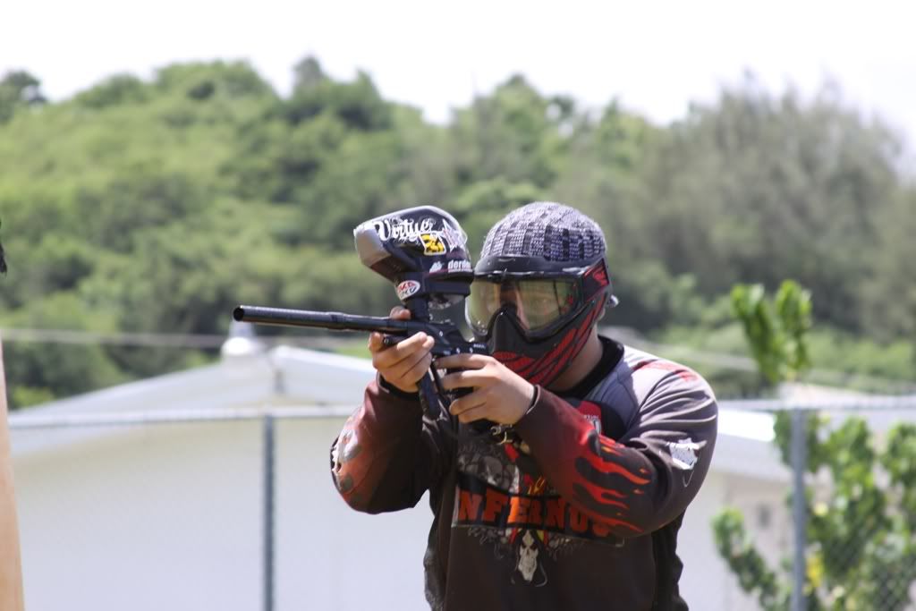 IMAGE: http://i688.photobucket.com/albums/vv242/lespaulowner/Paintball/IMG_1048.jpg
