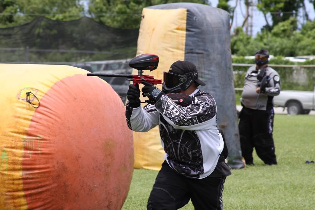 IMAGE: http://i688.photobucket.com/albums/vv242/lespaulowner/Paintball/IMG_1226.jpg