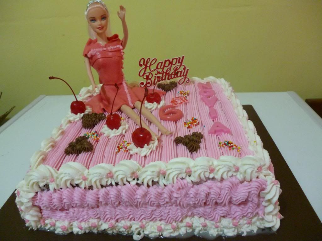 cake ultah karakter barbie dan angry bird Kue Ultah Karakter