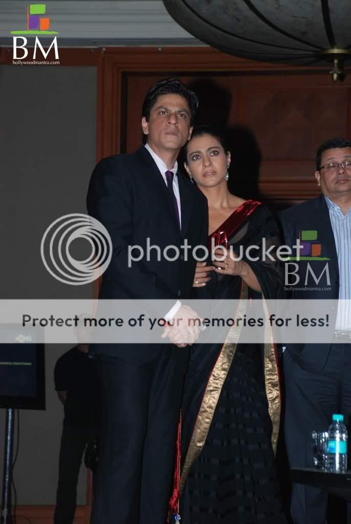 http://i688.photobucket.com/albums/vv245/ani_naja/shahrukh-khan_kajol-devgan___151557.jpg